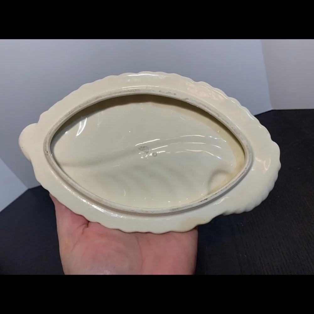 Oval Ceramic Trinket/Vanity Box - Ivory/Gold Ceramic Box with Plume Feather Lid